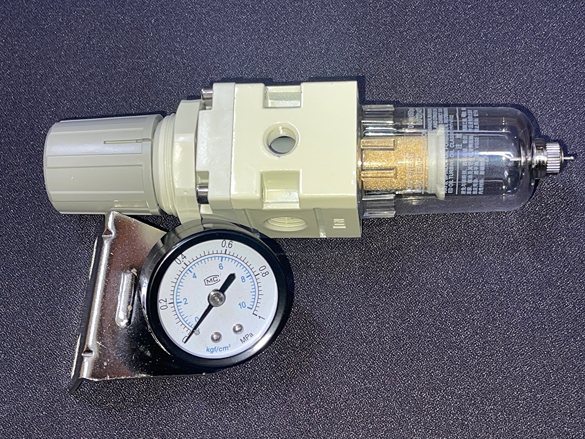 Декомпрессионный клапан (для измерения давления воздуха в компрессоре)